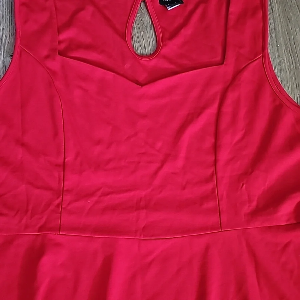 Torrid Red Peplum Sweetheart Top 4x - Picture 2 of 3